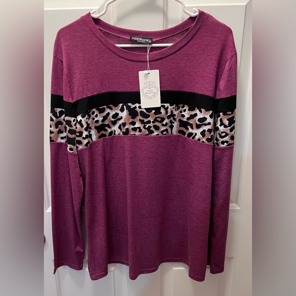NWT Women’s long sleeve top with cheetah accent, Sz-XL - Picture 3 of 9